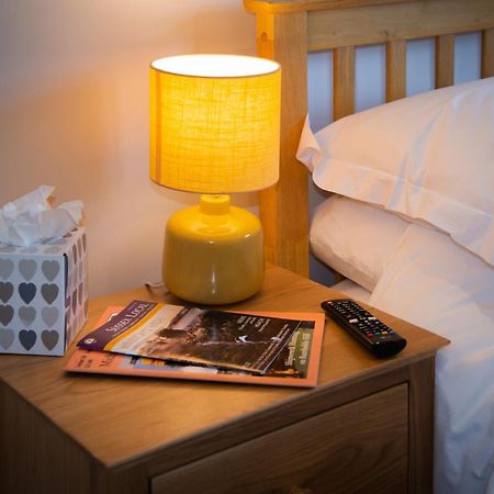 The Blue Bell Hotel Midhurst Ruang foto