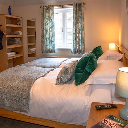 The Blue Bell Hotel Midhurst Ruang foto