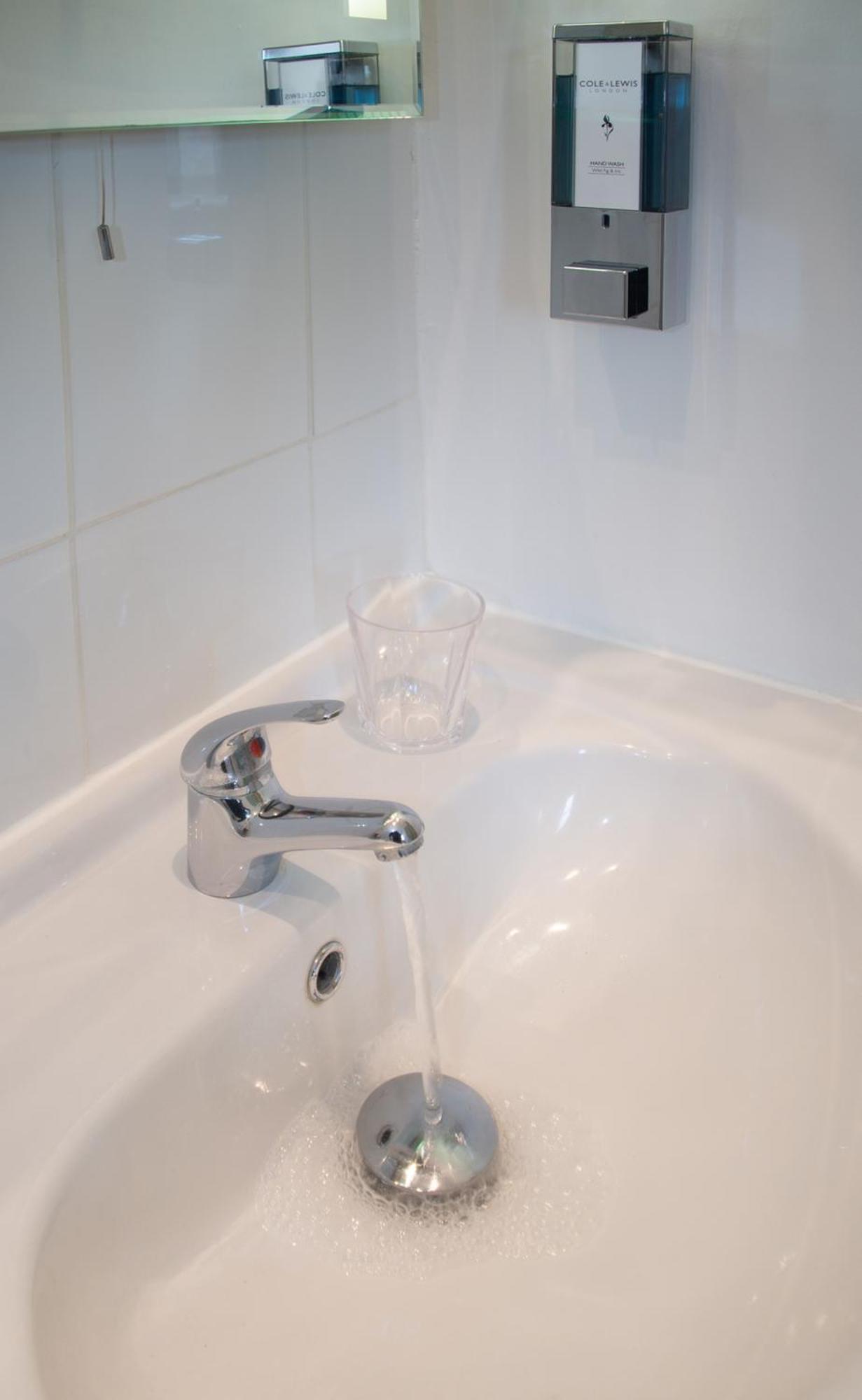 The Blue Bell Hotel Midhurst Ruang foto