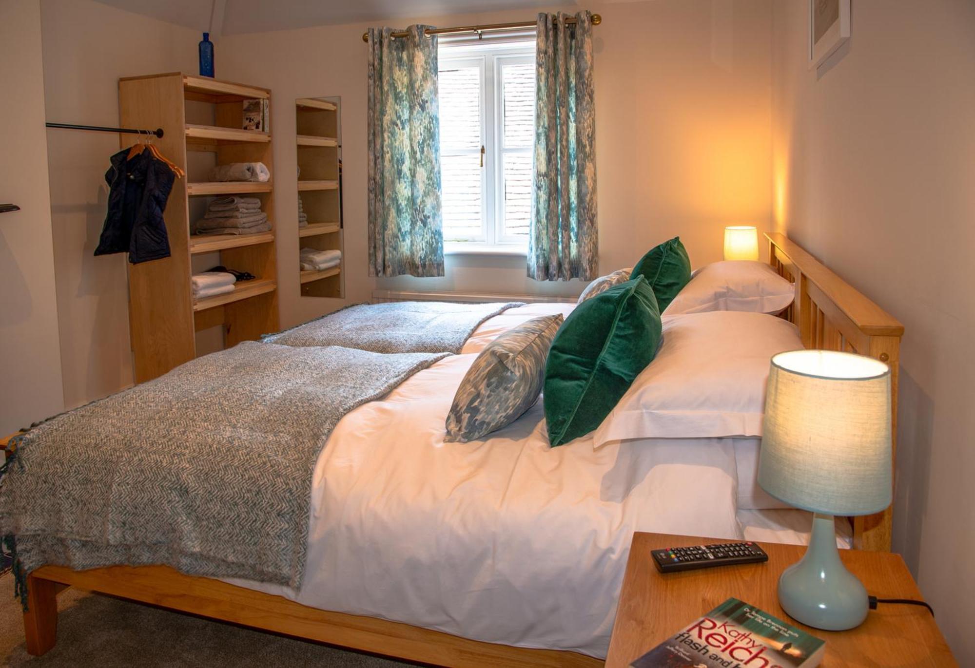 The Blue Bell Hotel Midhurst Ruang foto