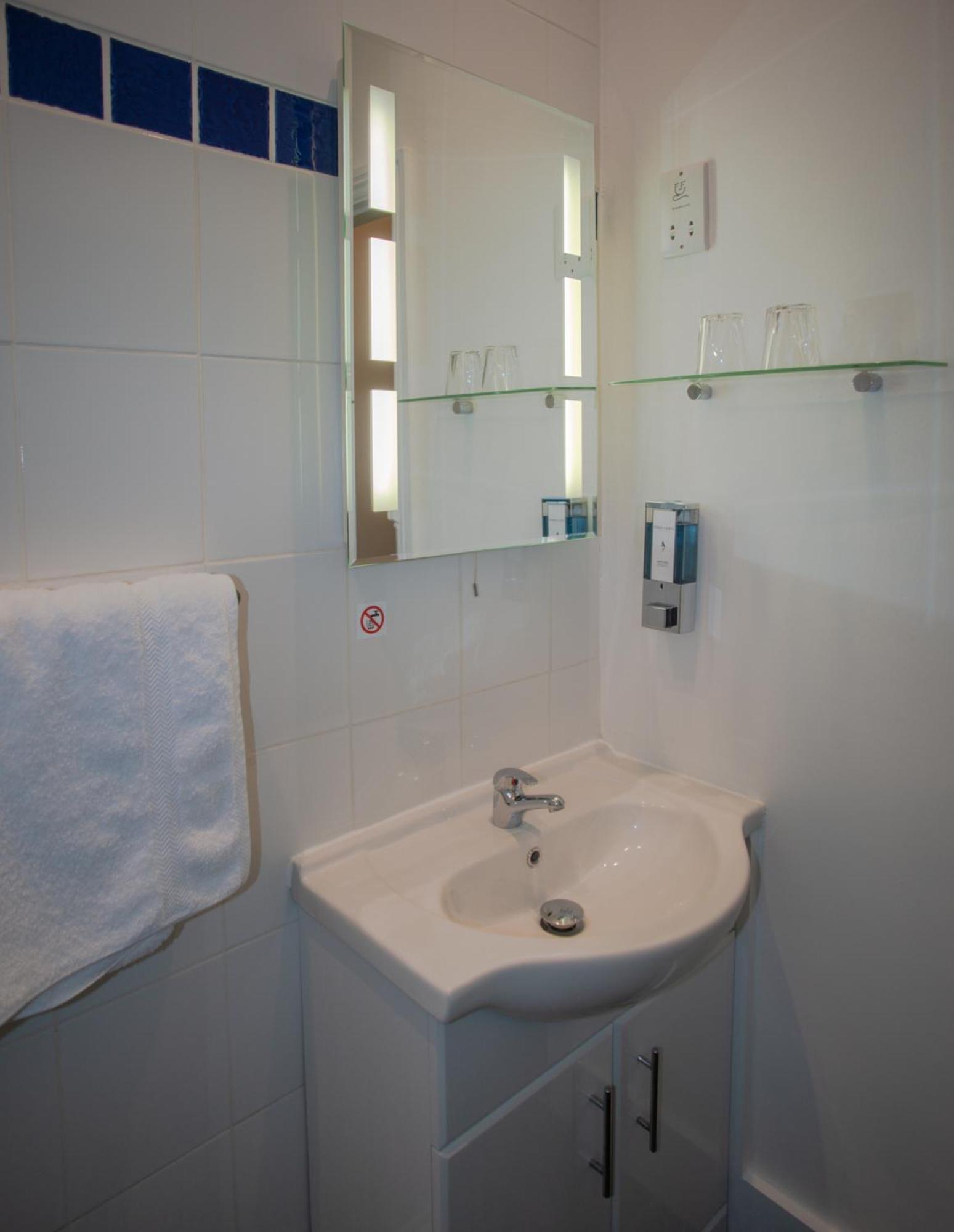 The Blue Bell Hotel Midhurst Ruang foto